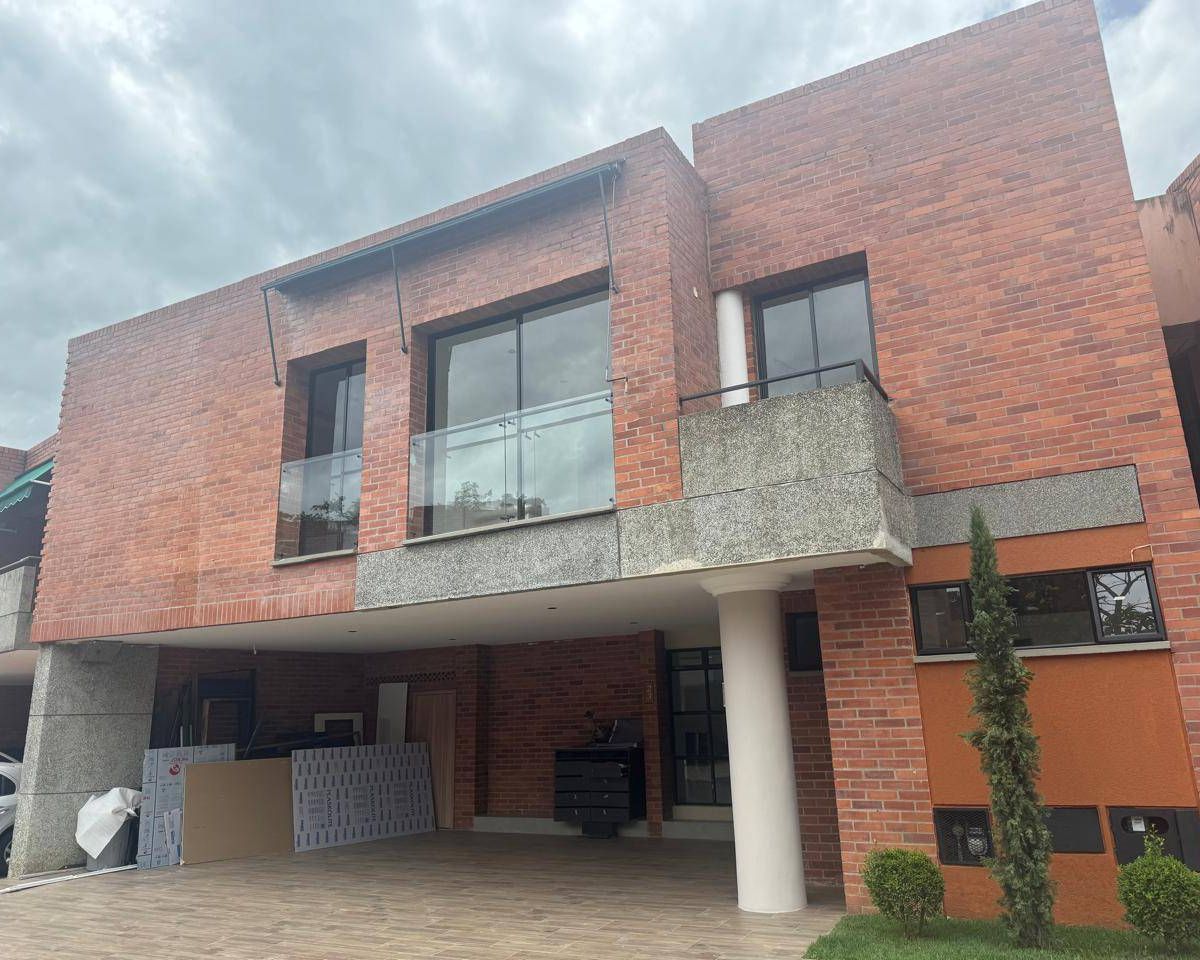 Casa en ciudad jardín en condominio